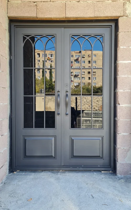 სახლის კარი 13