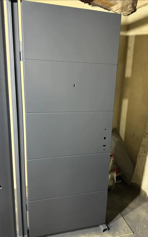 სახლის კარი 16