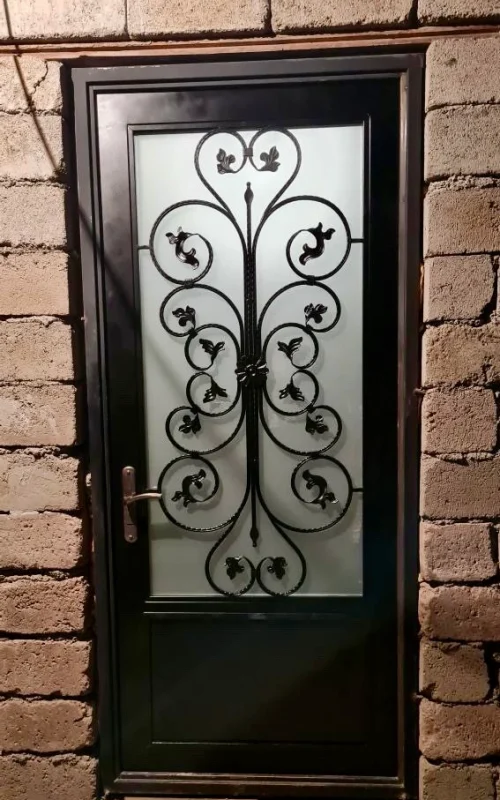 სახლის კარი 14